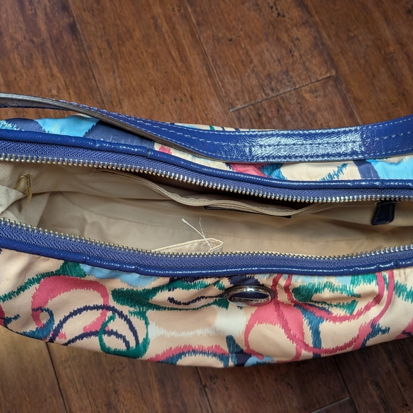COACH ikat Signature C - Picture 6 of 9